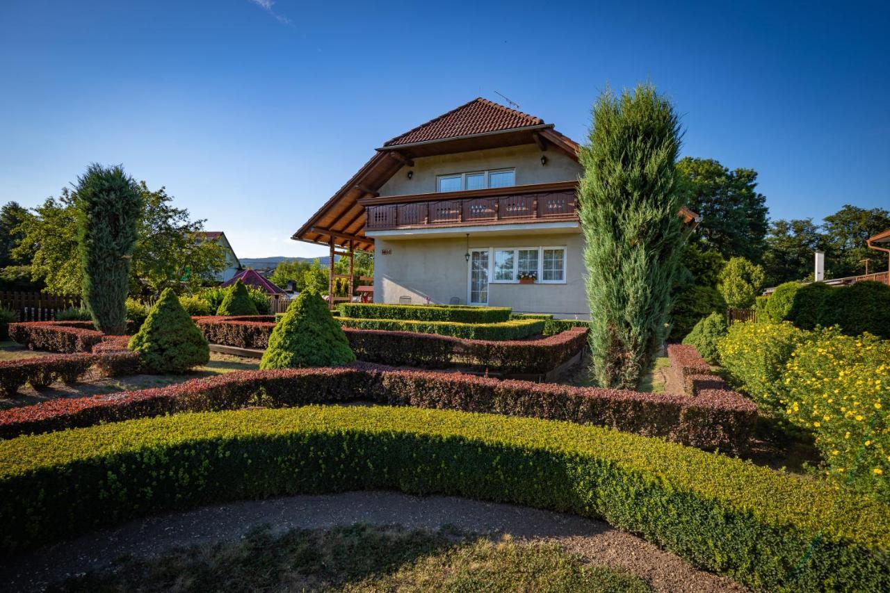 Pension Eric Ostrov  Exterior photo